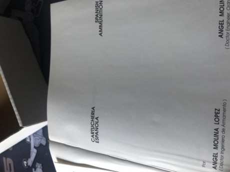 compañeros.
Un amigo me a regalado este fantástico libro que es “la biblia” de  la cartuchería . Y me 21