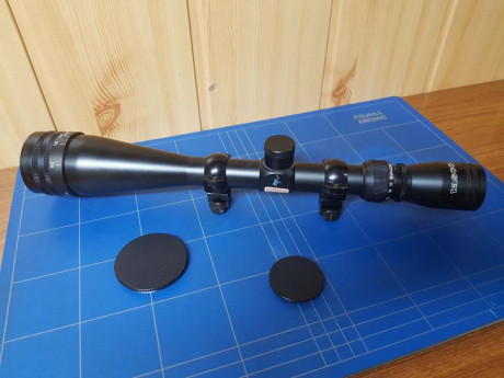 Vendo visor Tasco 6–24x 44mm con retícula Fine-X Dot, ajuste de paralelaje delantero, tapas frontales 00