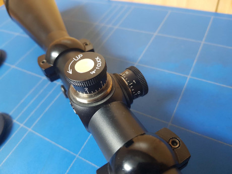 Vendo visor Tasco 6–24x 44mm con retícula Fine-X Dot, ajuste de paralelaje delantero, tapas frontales 10