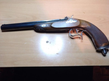 Vendo esta pistola de avancarga en calibre .45,  el arma se encuentra en Pamplona y se puede ver y probar.

Se 01