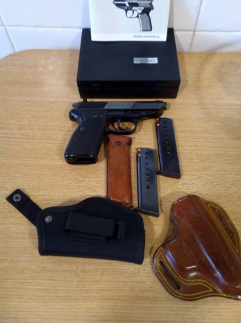 Hola, vendo esta Whalter P5, 9mm. Parabellun, guiada en B. Poco uso y en muy buén estado. Dos cargadores, 01