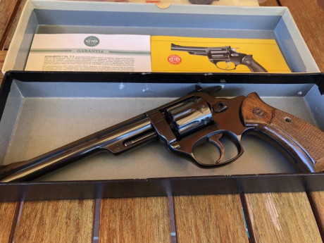 Vendo Revolver Astra Cadix 6" Cal.22 (F)

El Revolver se vende en Caja Original, con su Garantía, 00