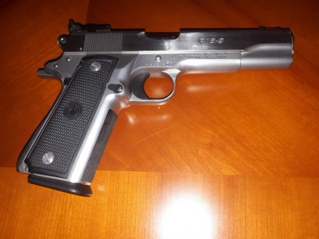 Vendo estas dos armas en perfecto  estado 1080e.Wasap 652674419. 00