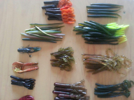 Vendo estas 200 piezas de vinilo para pesca, hay de diferentes tipos.

Vendo todo el conjunto por 50€ 01