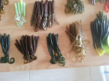 Vendo estas 200 piezas de vinilo para pesca, hay de diferentes tipos.

Vendo todo el conjunto por 50€ 12