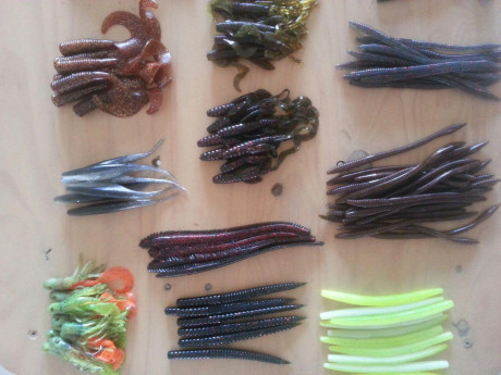 Vendo estas 200 piezas de vinilo para pesca, hay de diferentes tipos.

Vendo todo el conjunto por 50€ 11
