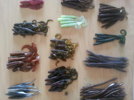Vendo estas 200 piezas de vinilo para pesca, hay de diferentes tipos.

Vendo todo el conjunto por 50€ 10