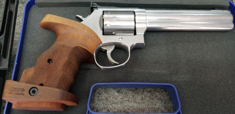 Vendo una verdadera maravilla, un revolver S&W 686. ( modelo nuevo ).

Con sistema de gatillo y alza 02