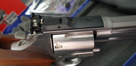Vendo una verdadera maravilla, un revolver S&W 686. ( modelo nuevo ).

Con sistema de gatillo y alza 01