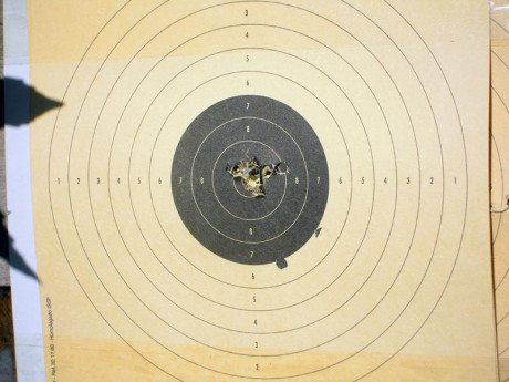 Bueno, para animar el foro un poco, propongo colgar fotos de dianas y arma usada para ello, pudiendo ser 51
