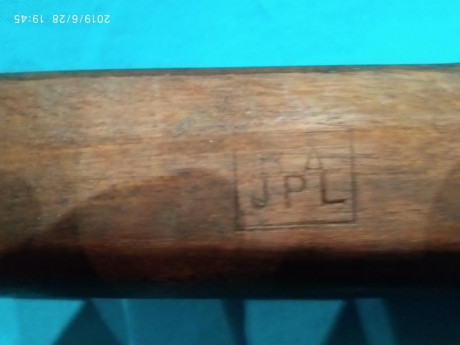 Hola a todos. Vendo dos culatas carabina M1:
- 1) Madera con sellos arsenal ROCKOLA e inspector de armamento 01