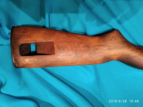 Hola a todos. Vendo dos culatas carabina M1:
- 1) Madera con sellos arsenal ROCKOLA e inspector de armamento 20