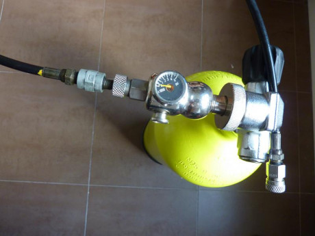 Hola Compañeros.
Vendo Botella de 12 litros a 300 bares y estacion de carga con su latiguillo.
Esta nueva 02