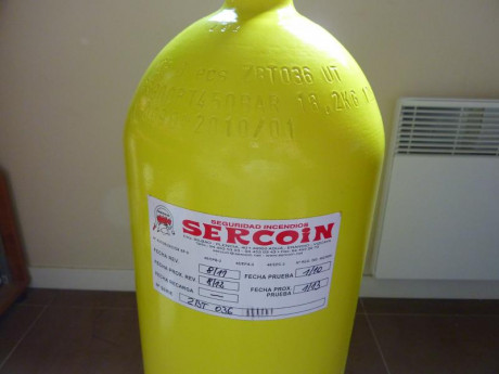 Hola Compañeros.
Vendo Botella de 12 litros a 300 bares y estacion de carga con su latiguillo.
Esta nueva 01