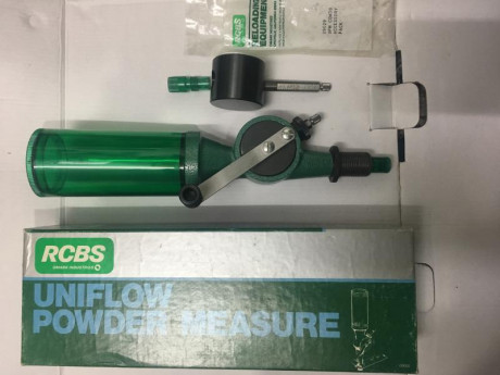 Vendo dosificador  RCBS Uniflow Powder Measure  en perfectas condiciones 
con tambor para arma corta y 00