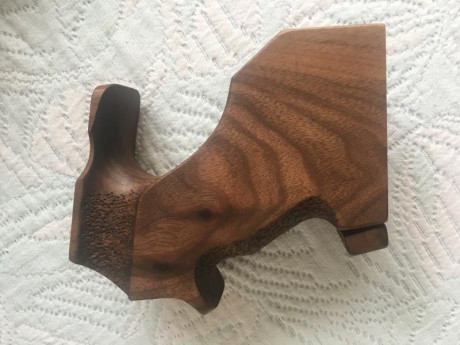 Vendo cacha original de  STEYR LP10 EVO mecanica 
Talla  L  en estado impecable 
 Sin ningun retoque ,ni 02