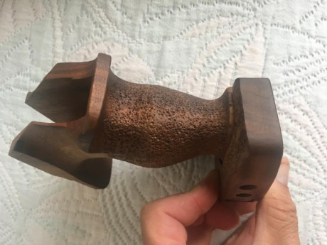 Vendo cacha original de  STEYR LP10 EVO mecanica 
Talla  L  en estado impecable 
 Sin ningun retoque ,ni 12