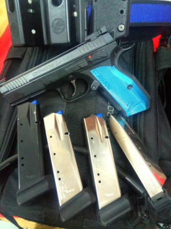 Vendo mi CZ SHADOW 2, estuche original y cuatro cargadores, con juego nuevo de alza y punto de mira. De 01