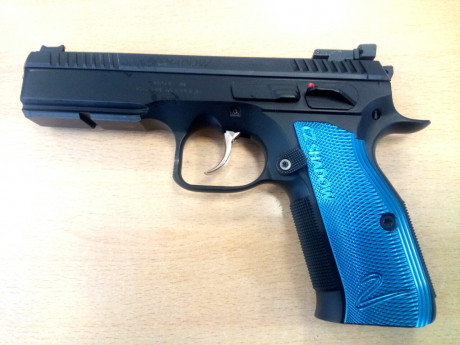 Vendo mi CZ SHADOW 2, estuche original y cuatro cargadores, con juego nuevo de alza y punto de mira. De 00