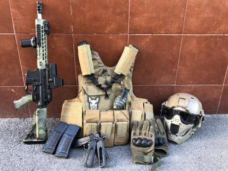 Hola compañeros.
Vendo mi equipo completo de airsoft por cese de afición, jugué 6 veces, esta nuevo. Funda 02
