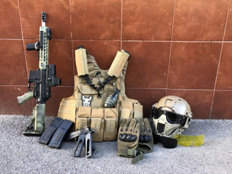 Hola compañeros.
Vendo mi equipo completo de airsoft por cese de afición, jugué 6 veces, esta nuevo. Funda 01