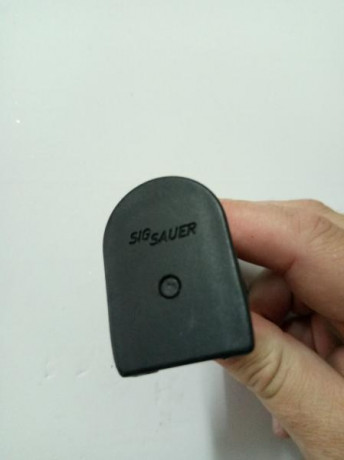 Se vende un cargador.

Pistola: Sig-Sauer.
Modelo: Mosquito. 
Calibre: 22Lr.
Capacidad: 10 cartuchos.
Precio: 02