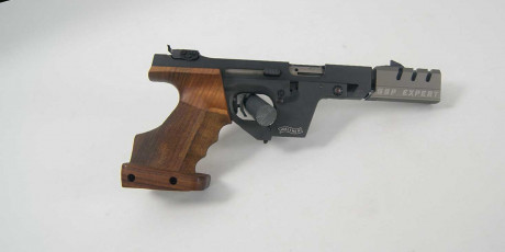 Buenas. Acabo de aterrizar en el tiro deportivo, y quiero comprar una pistola del 22. El presupuesto máximo 31