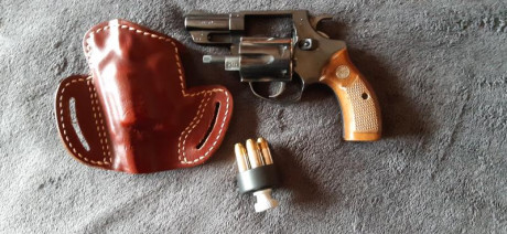 Vendo revolver de 2", Astra 680, 38 spcl, 6 cartuchos en buen estado. Muy pocos tiros.
Acompaño con 00
