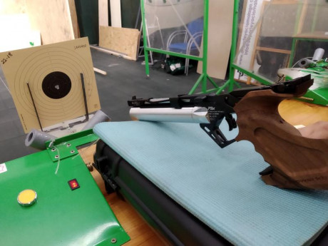 Bueno, para animar el foro un poco, propongo colgar fotos de dianas y arma usada para ello, pudiendo ser 120