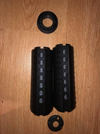 Se vende Guardamanos Delantero Original COLT M4 , en color negro. 
Nuevo sin uso. 45e puesto en domicilio. 00