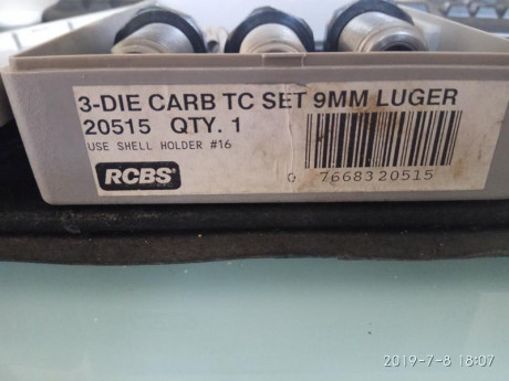 Se venden los siguientes juegos de diez y empistonador de prensa:
- LEE Deluxe set, calibre 9x19, solo 01