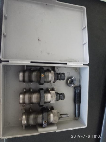 Se venden los siguientes juegos de diez y empistonador de prensa:
- LEE Deluxe set, calibre 9x19, solo 00