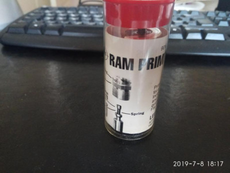 Se venden los siguientes juegos de diez y empistonador de prensa:
- LEE Deluxe set, calibre 9x19, solo 10