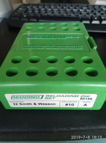 Se venden los siguientes juegos de diez y empistonador de prensa:
- LEE Deluxe set, calibre 9x19, solo 21