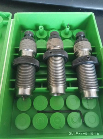 Se venden los siguientes juegos de diez y empistonador de prensa:
- LEE Deluxe set, calibre 9x19, solo 20