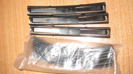 Se vende lote de 10 peines para munición 7.62x39, capacidad de 10 cartuchos. No son divisibles, viene 01