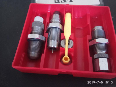 Se venden los siguientes juegos de diez y empistonador de prensa:
- LEE Deluxe set, calibre 9x19, solo 31