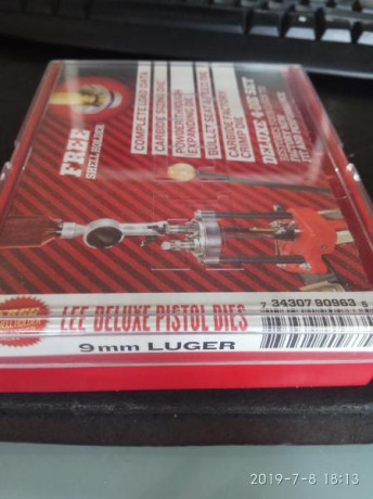 Se venden los siguientes juegos de diez y empistonador de prensa:
- LEE Deluxe set, calibre 9x19, solo 30