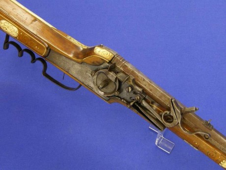 Voy a colocar unas fotos de un arma larga alemana de llave de mecha del siglo XVI. 160