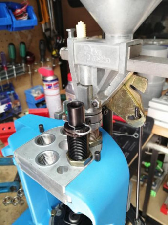 Vendo Alimentador manual puntas 9mm doble alpha con su correspondiente Die, ESTA SIN ESTRENAR.

Precio 00