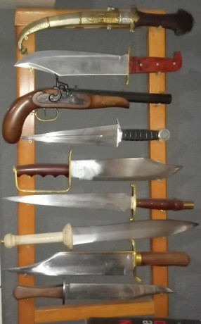 BOWIE.GUMIA.DAGA.PALILLO ARKANSAS.GLADIADOR.CAZADOR.MACHETE.CUCHILLO.LOTE BOWIES.

VENDO GRAN LOTE DE 00