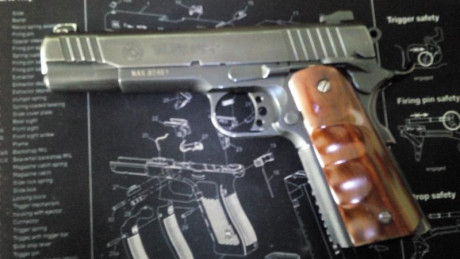 Pongo a la venta, (NO CAMBIOS) mí Taurus PT 1911 .45 ACP por 500 € con todo lo que se ve en la foto, que 00