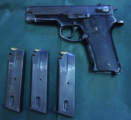 Buenas tardes, vendo pistola SMITH&WESSON, modelo 59 en calibre 9 mm PARABELLUM.
El arma tiene las 00