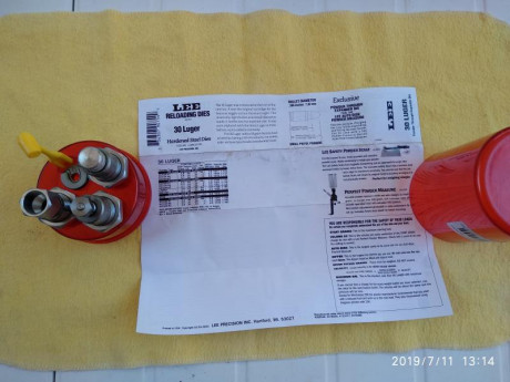 Vendo dies marca Lee calibre 30 ligero
Están en Collado Villalba 
Precio 25€ más portes 01