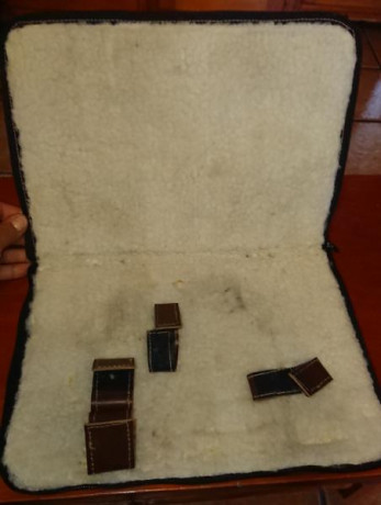 Vendo maletin hecho a mano para 1 pistola y 2 Cargadores, con cremallera y asa de transporte, interior 01