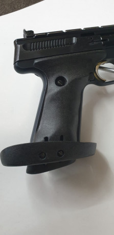 Saludos a todos.

Pongo a la venta unas cachas semi-anatómicas para diestros y de talla Mediana, para 02