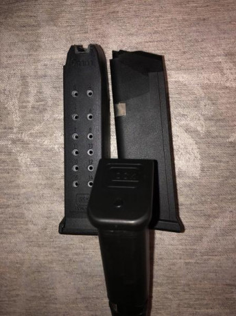 Se venden cargadores glock originales pack de 3 mas ayuda a la carga 77e puesto en casa.
Lomos glock 19 10