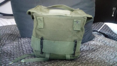Mochila usada por ejército y Marines en la época de la Guerra de Vietnam. Fechada en 1969. El interior 01