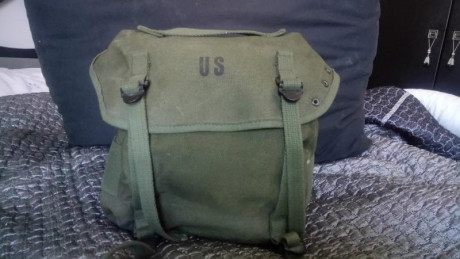 Mochila usada por ejército y Marines en la época de la Guerra de Vietnam. Fechada en 1969. El interior 00