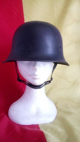 Casco M34, de 1934. Usado por la Policía, bomberos y cuerpos paramilitares e industriales. 
Es de metal 01